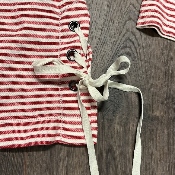 NWT ❤️ Max Studio long sleeve pull over with adorable lace up detail - S - Picture 3 of 5